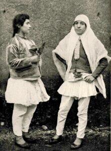 پوشش دختران قاجاری