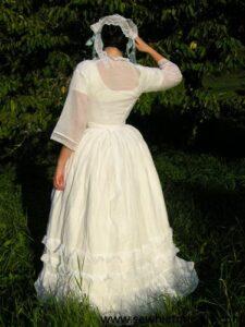 یک نمونه لباس موصلی سفید از دهه 1850