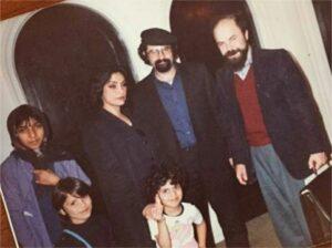 عکس کمیابی که از سمت راست، معتضدی، محمدرضا نظام شهیدی، غزاله علیزاده و نگار (کودک جلوی او)، سلمی الهی و سمانه دختر خوانده‌اش در آن دیده می‌شوند