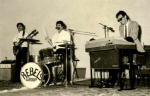 تصویر سیاوش قمیشی نوازنده کیبورد در گروه ربلز